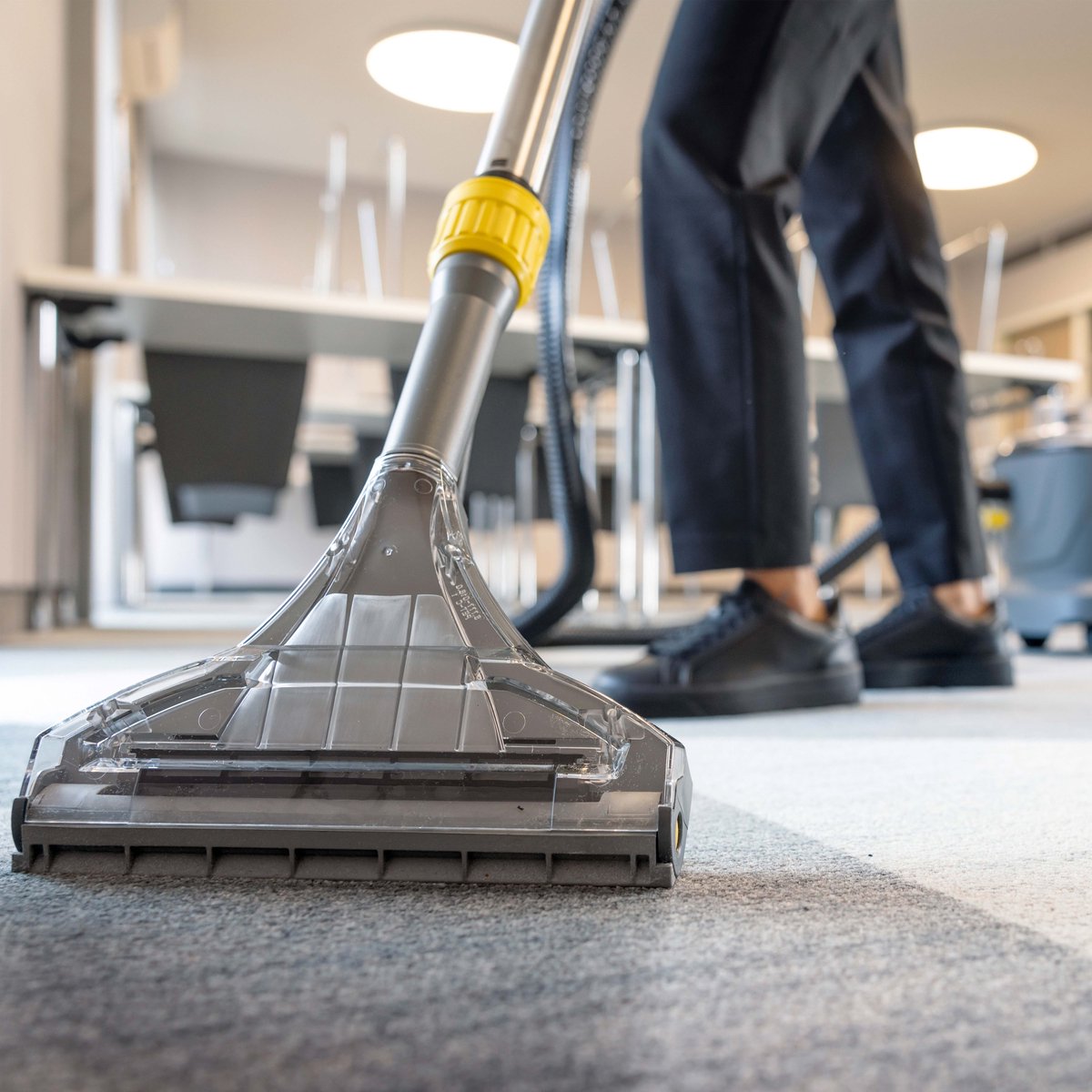 Kärcher Puzzi 10/1 Professional Sproei-extractie apparaat - Tapijtreiniger - Incl. vloermond en bekledingszuigmond - Reinigingsmiddel tabs 48 st. - Afbeelding 5